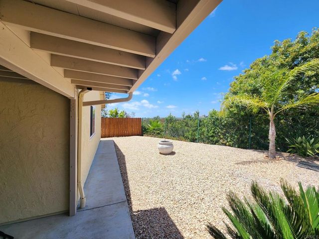 11815 Elkins, San Diego, CA 92126