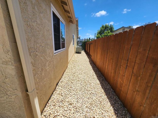 11815 Elkins, San Diego, CA 92126
