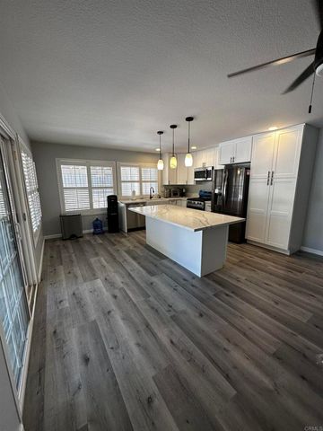 11815 Elkins, San Diego, CA 92126
