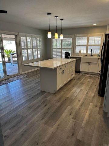 11815 Elkins, San Diego, CA 92126