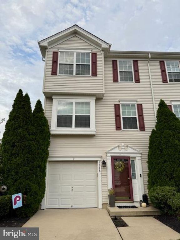 1066 BUCKINGHAM DR, West Deptford, NJ 08086