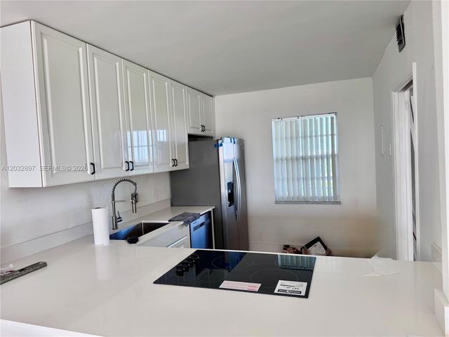 575 Oaks Ln 1008, Pompano Beach, FL 33069