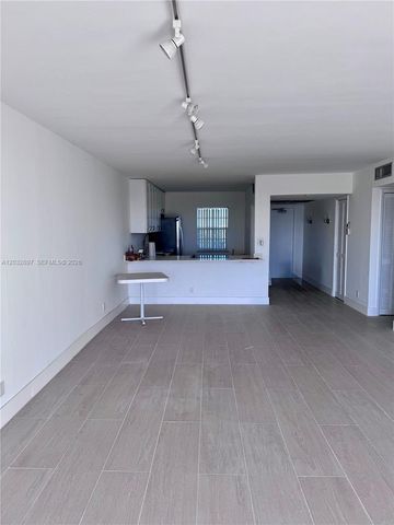 575 Oaks Ln 1008, Pompano Beach, FL 33069