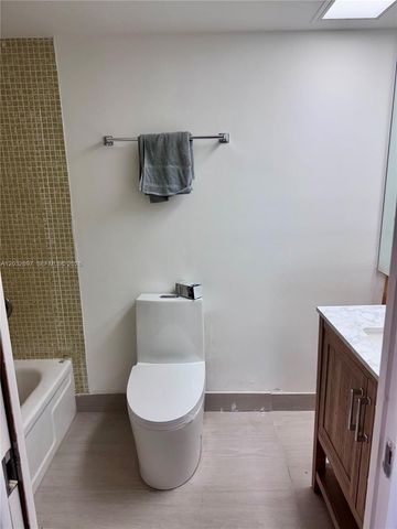 575 Oaks Ln 1008, Pompano Beach, FL 33069