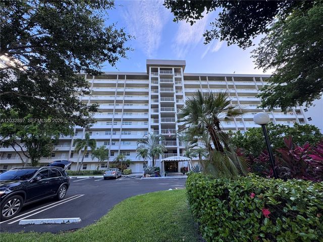 575 Oaks Ln 1008, Pompano Beach, FL 33069
