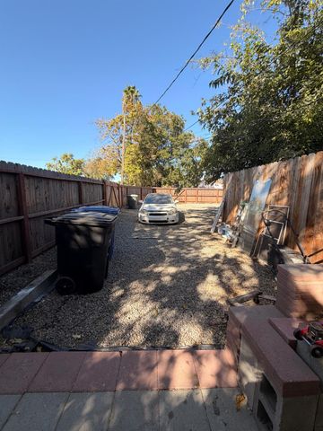 205 Cloverdale Ave, Modesto, CA 95354