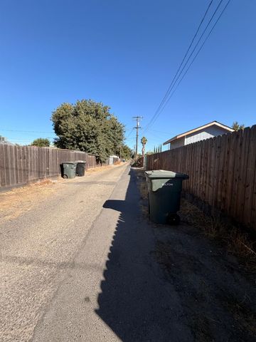205 Cloverdale Ave, Modesto, CA 95354