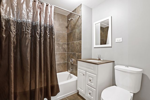 223 W Rainbow Drive, Glenwood, IL 60425