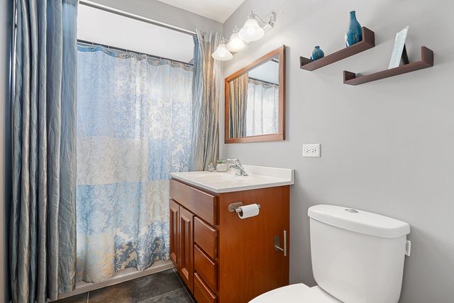 223 W Rainbow Drive, Glenwood, IL 60425