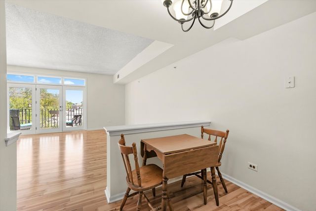 11001 Deblin Lane 203, Oak Lawn, IL 60453