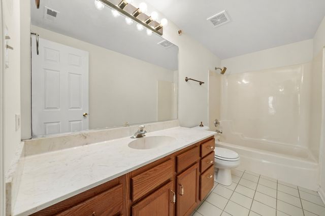 11001 Deblin Lane 203, Oak Lawn, IL 60453