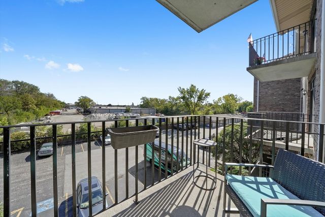 11001 Deblin Lane 203, Oak Lawn, IL 60453