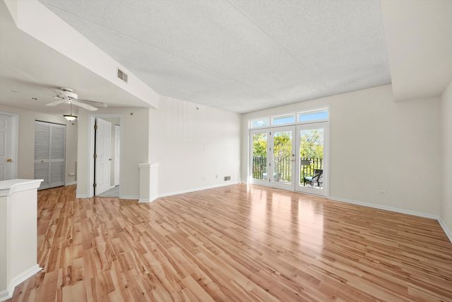 11001 Deblin Lane 203, Oak Lawn, IL 60453