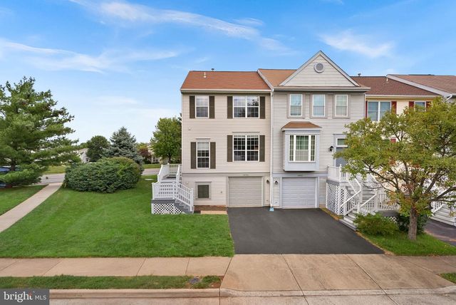 46700 SANDALWOOD SQ, Sterling, VA 20164