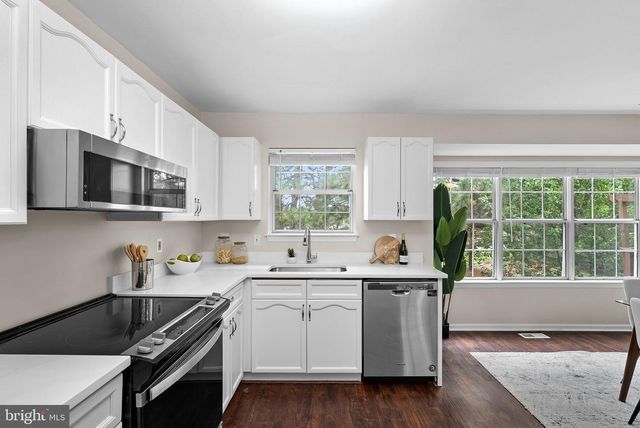 46700 SANDALWOOD SQ, Sterling, VA 20164