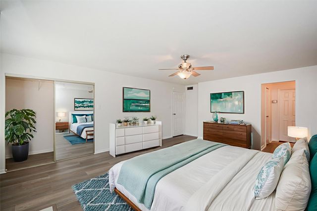 9850 Pagewood Lane 1806, Houston, TX 77042