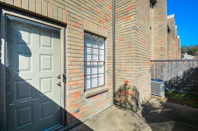 9850 Pagewood Lane 1806, Houston, TX 77042