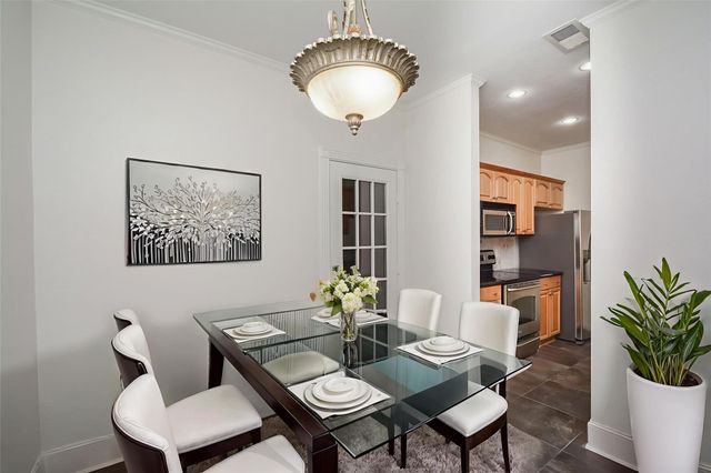 9850 Pagewood Lane 1806, Houston, TX 77042