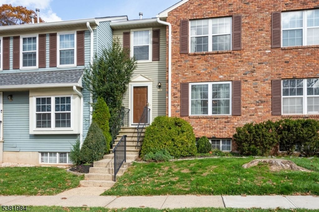 130 Selbey Ct, Franklin Twp., NJ 08873