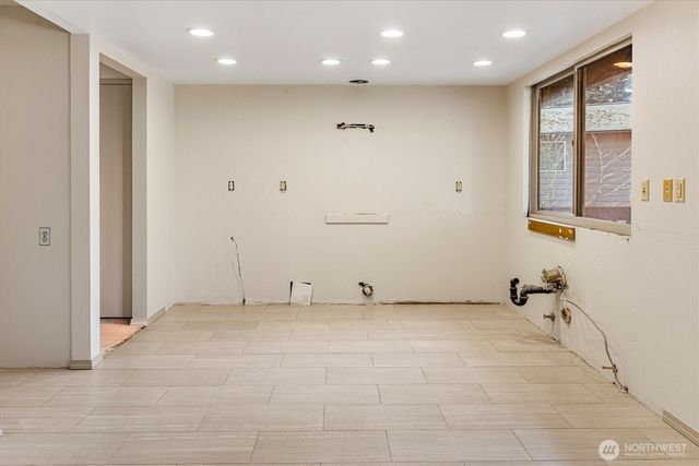 13575 Roosevelt Way N, Seattle, WA 98133