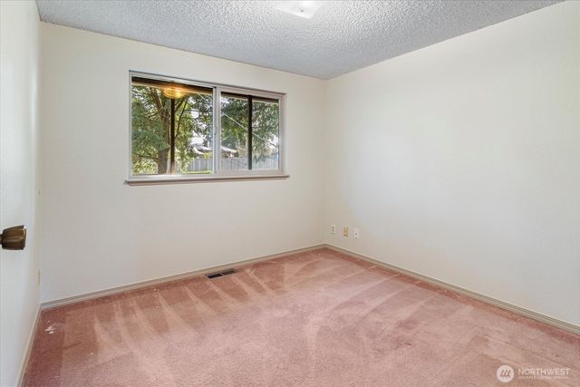 13575 Roosevelt Way N, Seattle, WA 98133