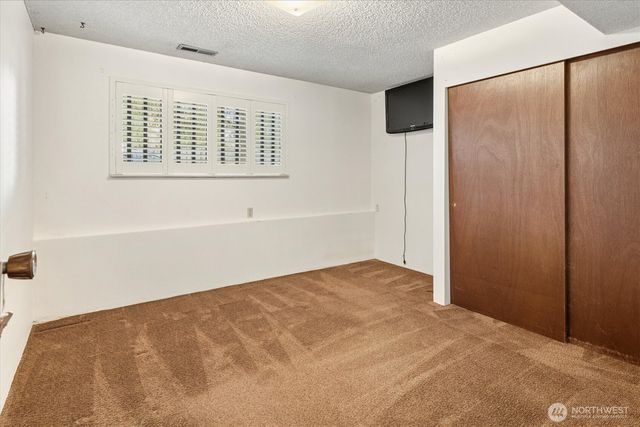 13575 Roosevelt Way N, Seattle, WA 98133