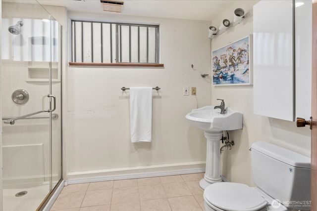 13575 Roosevelt Way N, Seattle, WA 98133