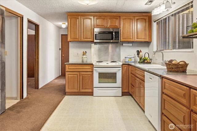 13575 Roosevelt Way N, Seattle, WA 98133