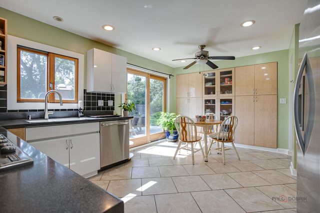 521 Arborgate Lane, Buffalo Grove, IL 60089