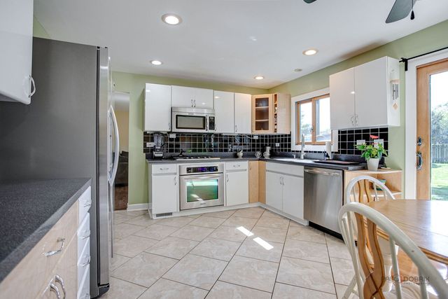 521 Arborgate Lane, Buffalo Grove, IL 60089