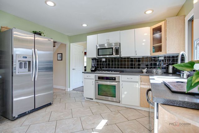 521 Arborgate Lane, Buffalo Grove, IL 60089