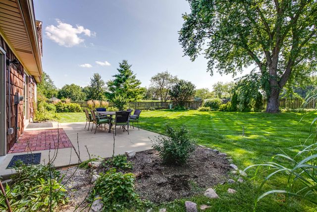 521 Arborgate Lane, Buffalo Grove, IL 60089
