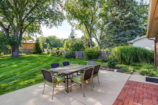521 Arborgate Lane, Buffalo Grove, IL 60089