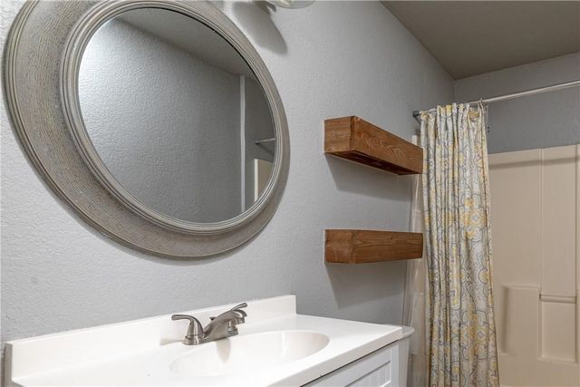 424 Wilshire Avenue, Azle, TX 76020