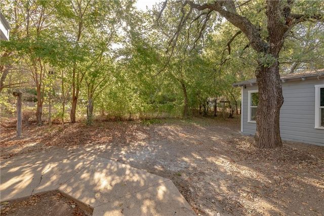 424 Wilshire Avenue, Azle, TX 76020