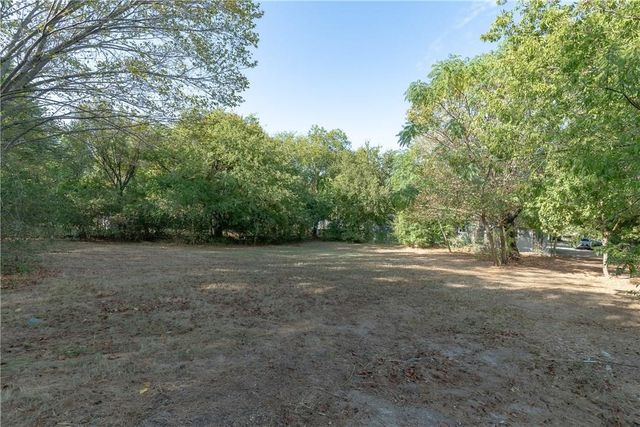 424 Wilshire Avenue, Azle, TX 76020