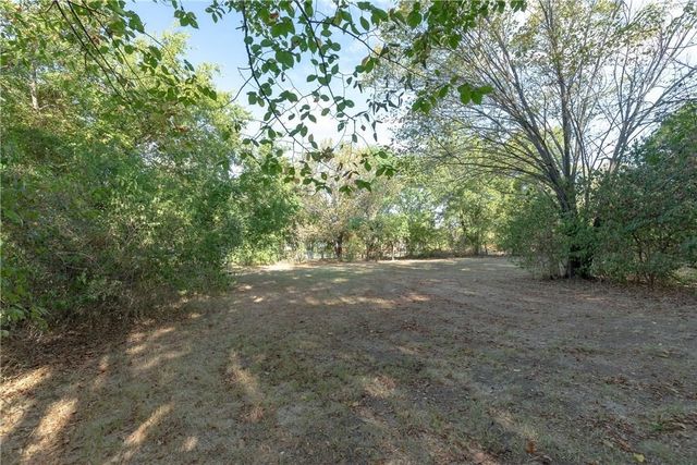 424 Wilshire Avenue, Azle, TX 76020