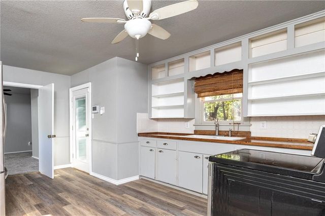 424 Wilshire Avenue, Azle, TX 76020