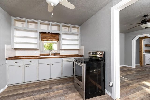 424 Wilshire Avenue, Azle, TX 76020