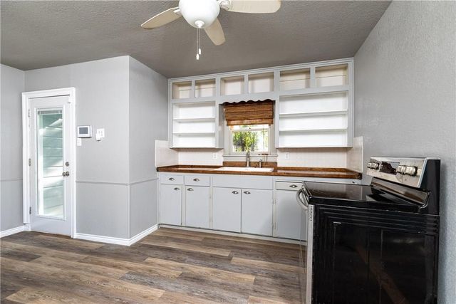 424 Wilshire Avenue, Azle, TX 76020