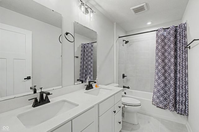 16789 Ayshire Drive, Fishers, IN 46037