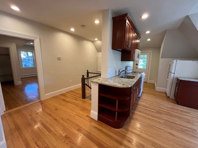 90 Lyndhurst St. 5, Boston, MA 02124