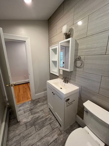 90 Lyndhurst St. 5, Boston, MA 02124