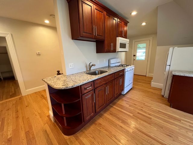 90 Lyndhurst St. 5, Boston, MA 02124