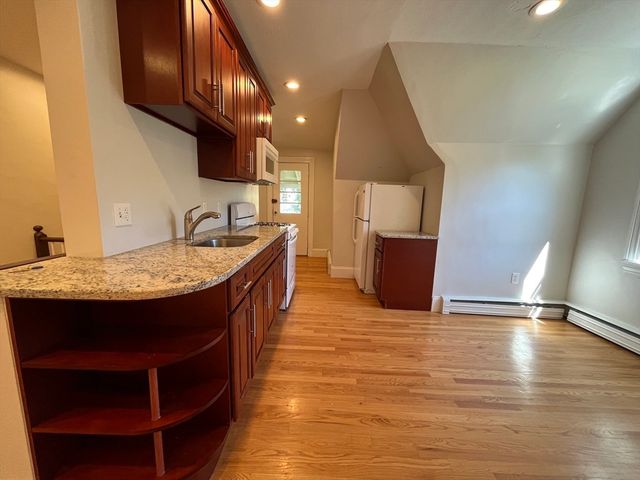90 Lyndhurst St. 5, Boston, MA 02124