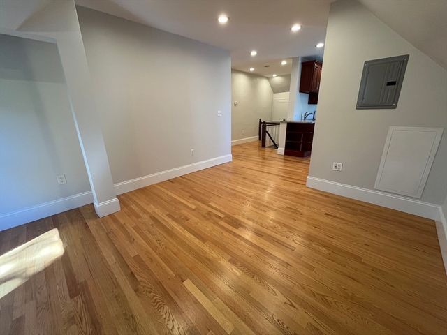 90 Lyndhurst St. 5, Boston, MA 02124