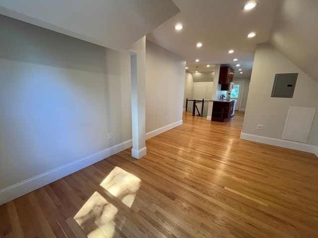 90 Lyndhurst St. 5, Boston, MA 02124