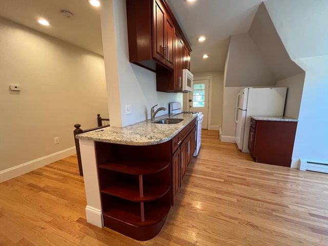 90 Lyndhurst St. 5, Boston, MA 02124