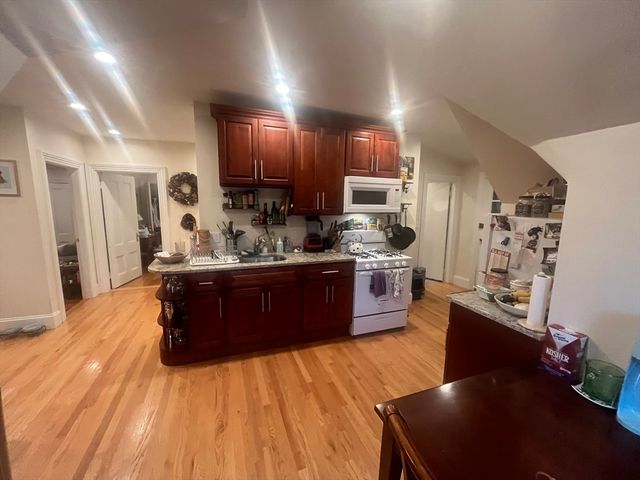 90 Lyndhurst St. 5, Boston, MA 02124