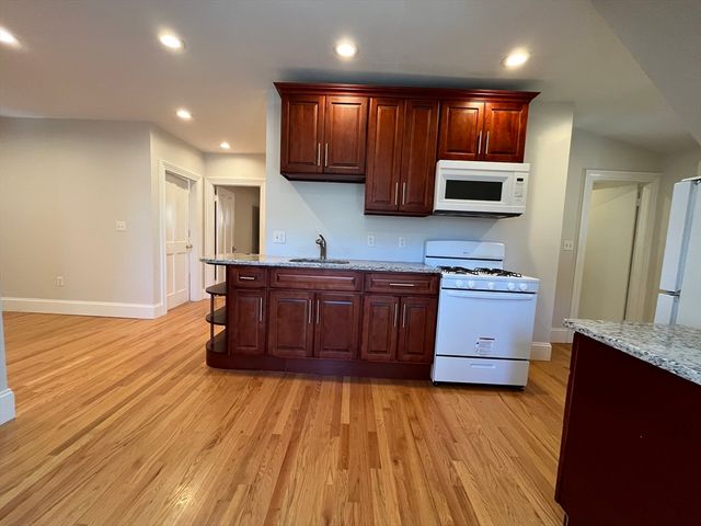 90 Lyndhurst St. 5, Boston, MA 02124